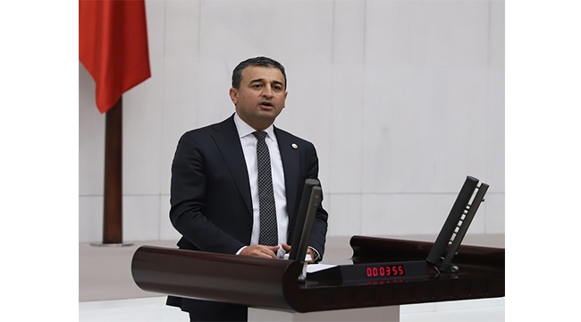 ‘Gareziniz, Adana’ya mı, seçilmiş Belediye  Başkanımız Zeydan Karalar’a mı?’