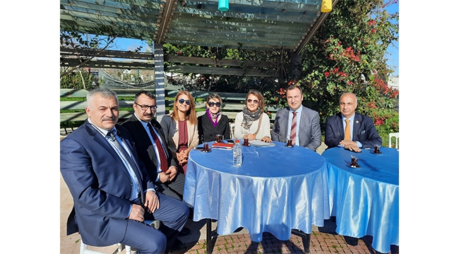 "Gençlerimiz gelecek kaygısı yaşıyor"