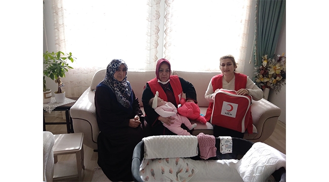 KIZILAY MİNİK YÜREKLERE DOKUNUYOR