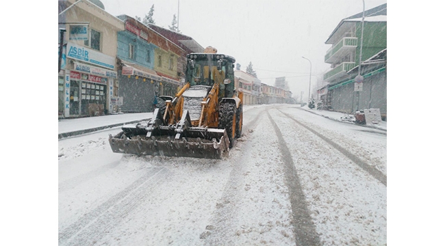 Pozantı’da beyaz gelinliğini Giydi