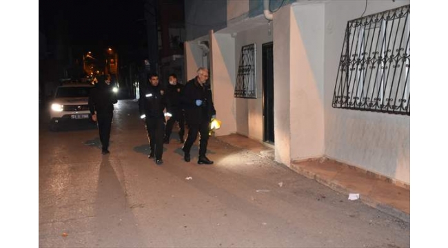 Silahlı kavganın ortasında kaldı!
