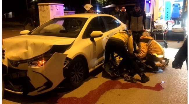 Sürücüsü rahatsızlanan otomobil polis aracına çarptı
