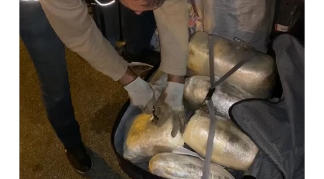 Valizinden 14 kilo esrar çıktı, 'Haberim yok' dedi!
