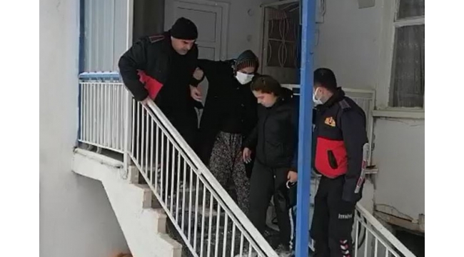 Yaşlı kadının yardımına itfaiye ekipleri yetişti