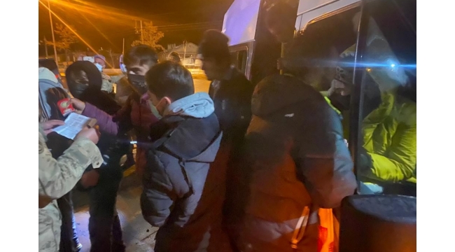 8 araçta 122 düzensiz göçmen yakalandı