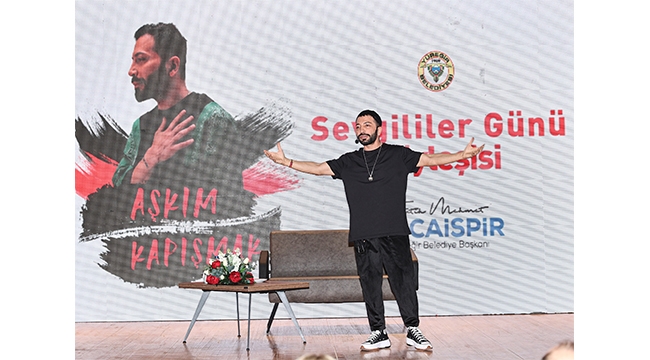 ‘AŞKIM KAPIŞMAK’ SÖYLEŞİSİNDE SALON DOLDU TAŞTI