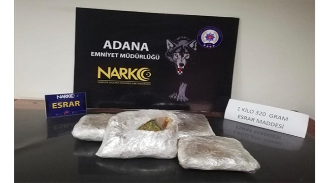Çantasında 1 kilo 320 gram esrar çıktı!