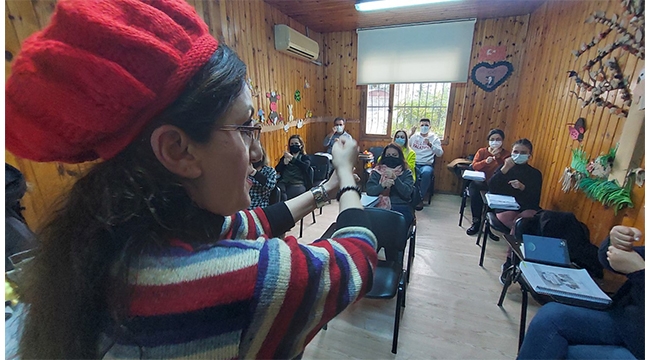 Çukurova’da işaret dili kursuyla  ENGELLER KALKIYOR