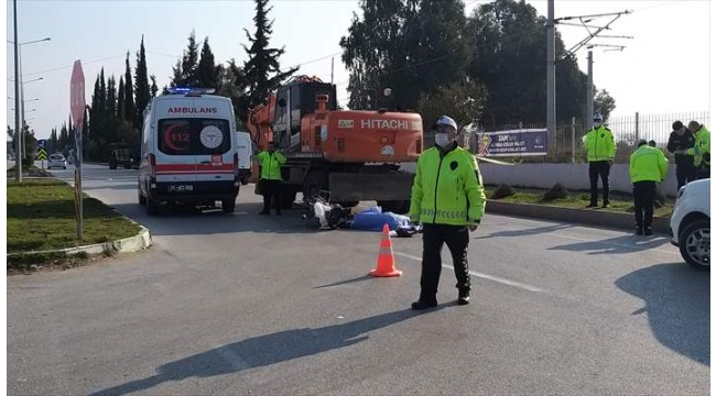 İş makinesinin altında kalan sürücü hayatını kaybetti