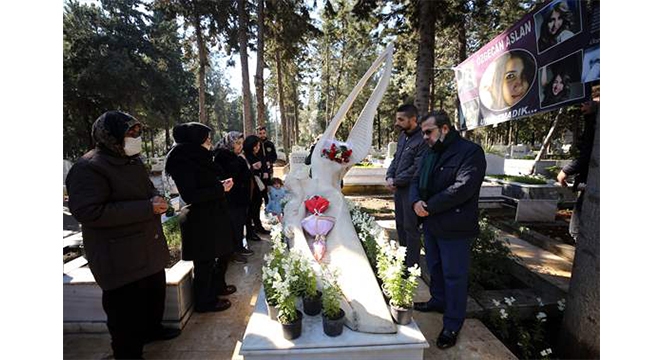 Özgecan Aslan ölümünün 7. yılında mezarı başında anıldı