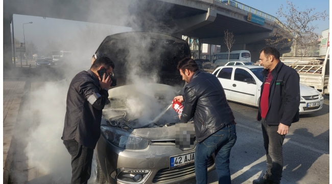 Seyir halindeki otomobil alev aldı!