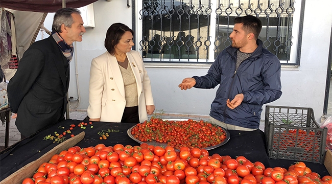 ‘ Üniversite mezunları pazarcılık yapıyor’