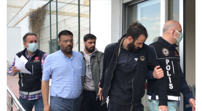 Adana'da uyuşturucu tacirlerine operasyon:3 gözaltı
