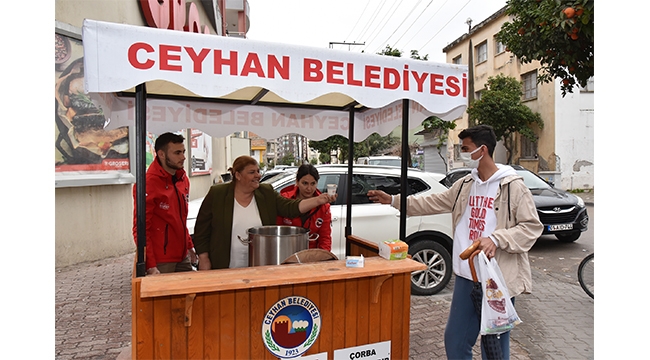 CEYHAN BELEDİYESİ MİRAÇ KANDİLİ’NDE LOKMA DAĞITTI