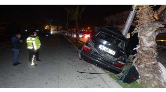 Elektrik direğine çarpan sürücü ağır yaralandı