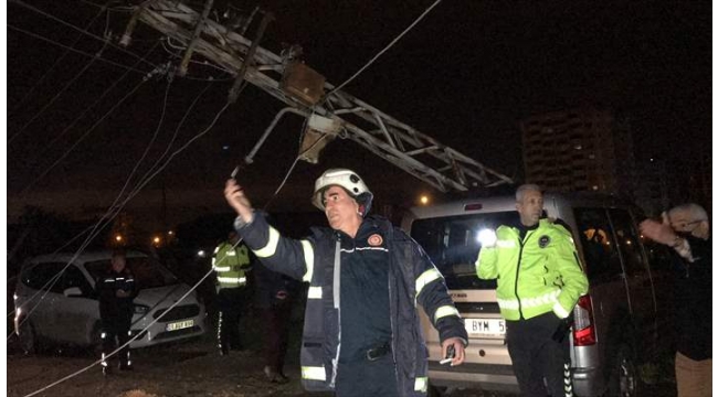 Evler ve sokaklar elektriksiz kaldı