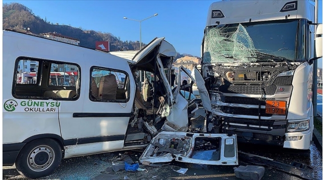 Feci kaza: 1 kişi öldü,13 kişi yaralandı