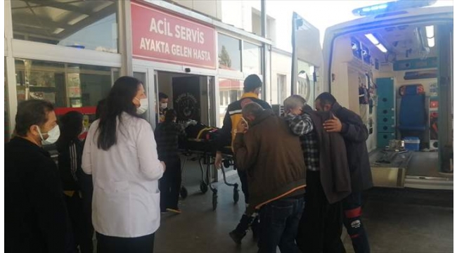 Otomobil devrildi: 2 yaralı