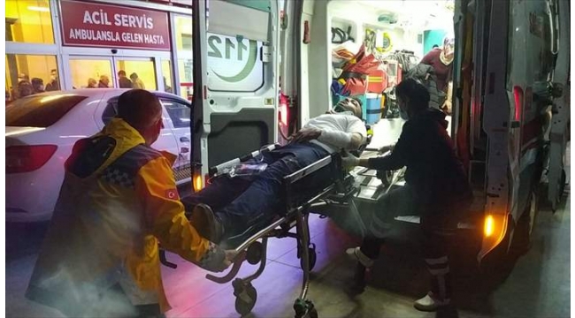 Otomobil şarampole devrildi: 23 yaralı