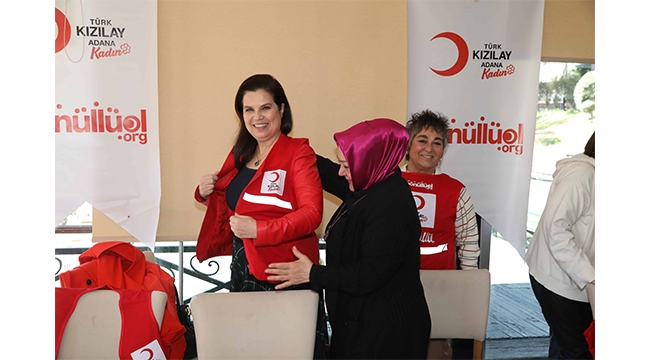 Rektör Kızılay gönüllüsü oldu