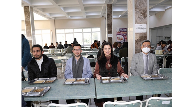 Rektör, öğrencilerle ‘Ecdat Aşı’ yedi