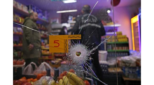 Sokakta yürürken silahlı saldırıya uğradılar!
