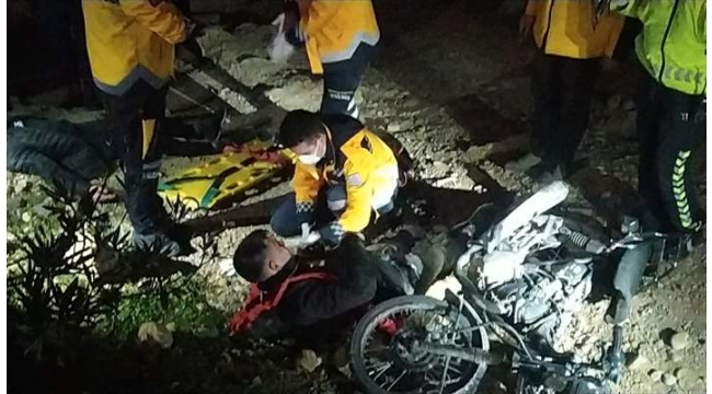 Tescilsiz motosikletle kaçarken kaza yaptılar