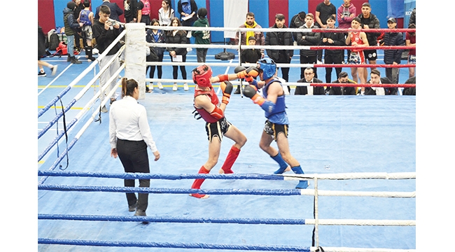 YÜREĞİR’DE NEFES KESEN MUAY THAİ MÜCADELESİ