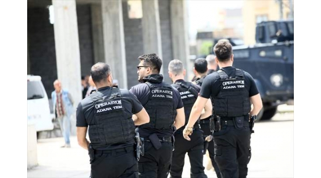 2 polisi pompalı tüfekle yaraladı