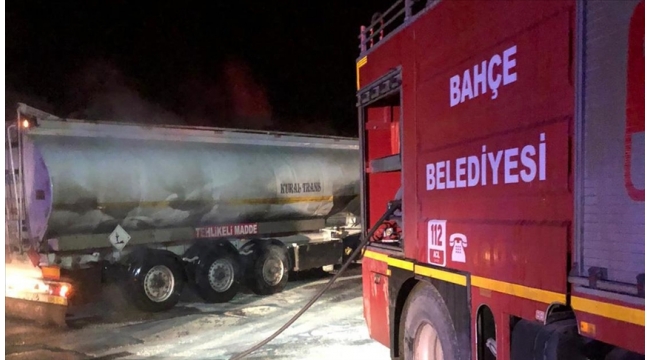 Akaryakıt tankerinin lastikleri alev aldı
