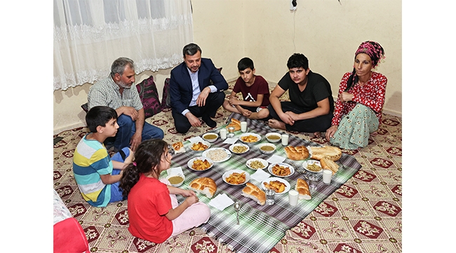 BAŞKAN KOCAİSPİR'DEN AKDAĞ AİLESİNE İFTAR SÜRPRİZİ