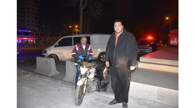 Çalıntı motosikletle polisten kaçtılar!