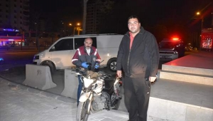 Çalıntı motosikletle polisten kaçtılar!