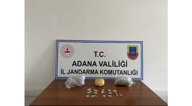 Çantaların içinden 1 kilo 377 gram esrar çıktı