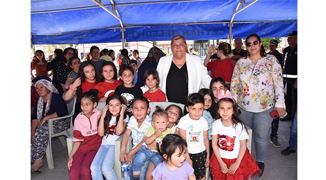 Erdem, çocukları bağrına bastı