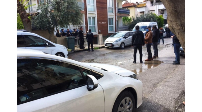Polis memuru apartta ölü bulundu