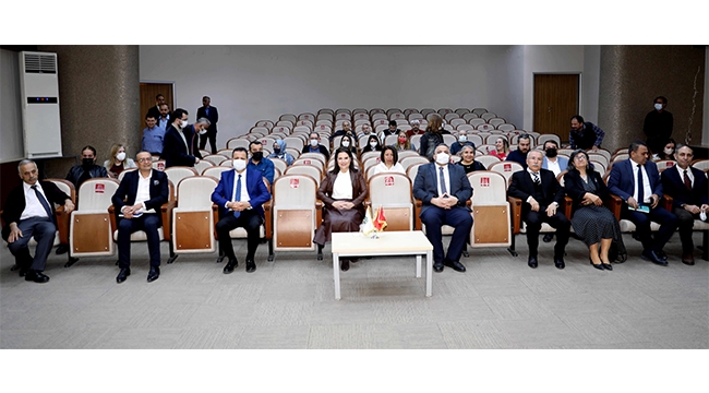 Rektör, akademisyenlerle bir araya geldi