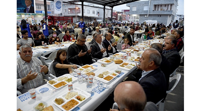 SEYHAN’DA RAMAZAN’IN İLK “İFTAR SOFRASI” KURULDU
