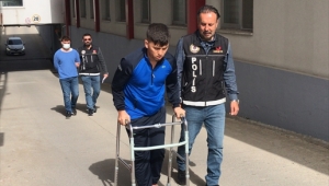 Uyuşturucu taciri 2 genç tutuklandı