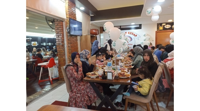 Yetim çocuklara kebap