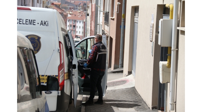 Zabıt katibi evinde ölü bulundu