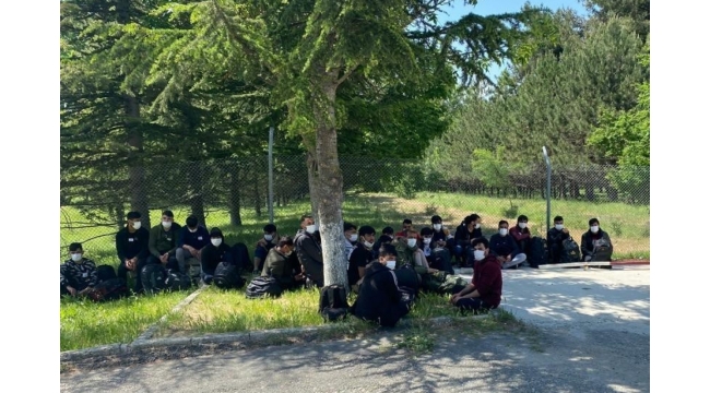 27 kaçak göçmen yakalandı