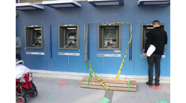 Bankla ATM'yi parçaladı