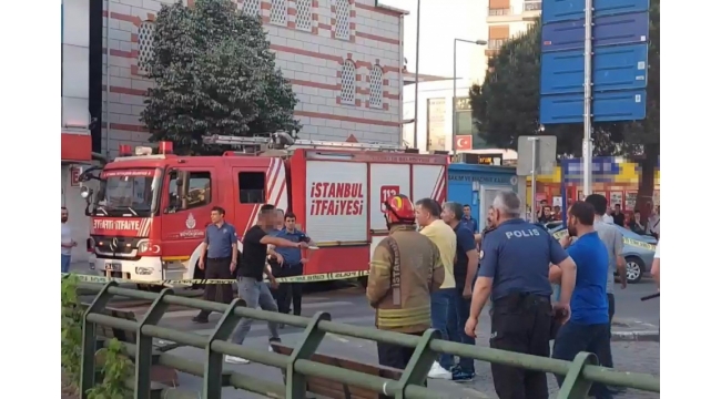 Cadde ortasında bıçaklı intihar girişimi