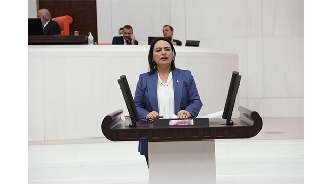 ‘Çekin artık kadınların üzerinden ellerinizi’