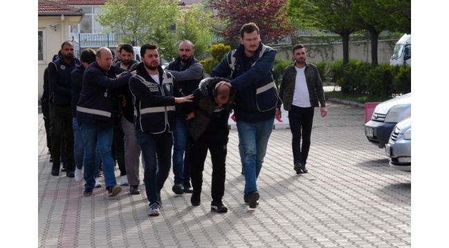 DEAŞ'e şafak operasyonu:10 gözaltı