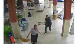 Eşine ve öz kardeşine kurşun yağdırdı!