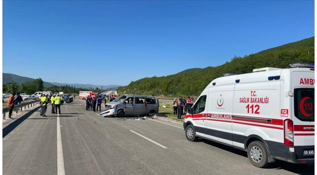 Feci kaza:2 ölü, 12 yaralı