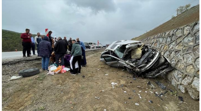 Feci kaza: 2'si çocuk 3 yaralı