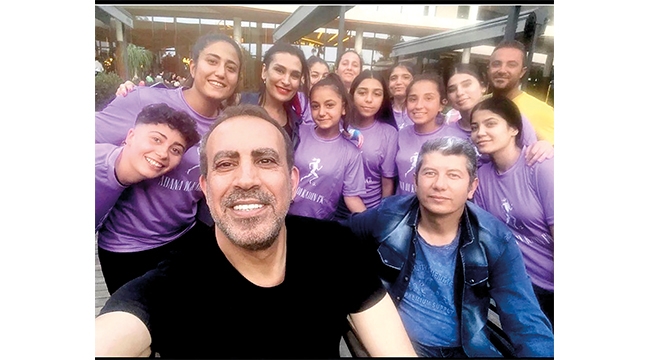 Haluk Levent’ten Çay, pasta jesti